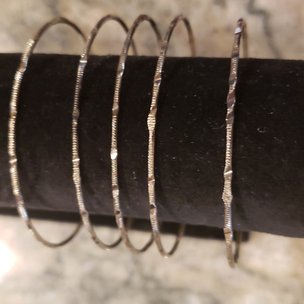 5 bangle bracelets - Picture 2 of 3